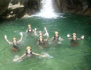  塔恩峡谷团体郊游 